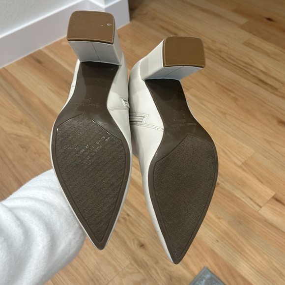 Ivory/white pointed toe ankle boots - Picture 5 of 6